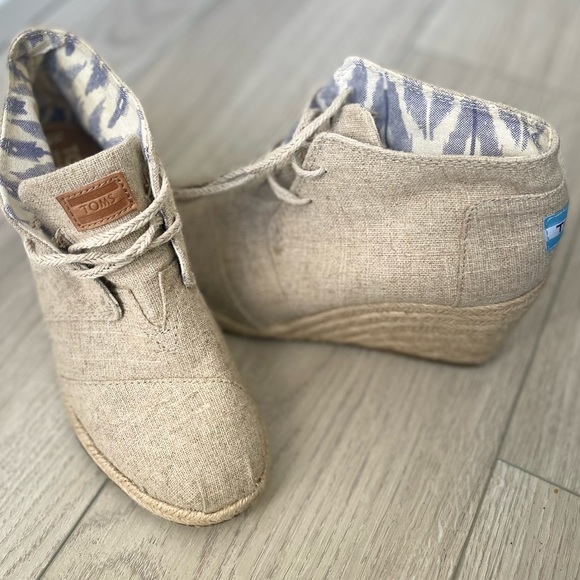 TOMS Tan Wedges with Laces - 6.5 - Picture 6 of 13